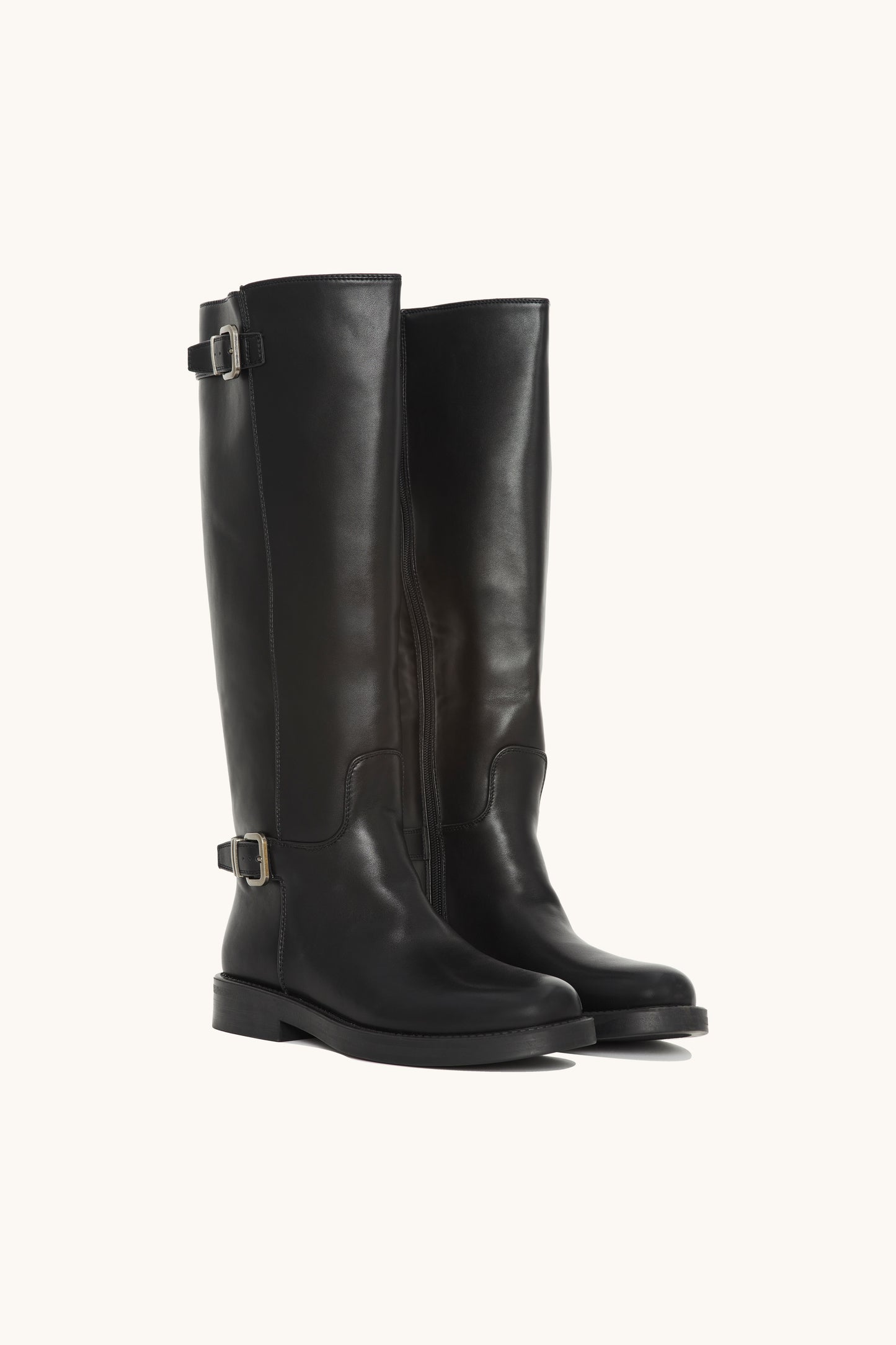 Bottes cavalières noires en similicuir avec boucles métalliques