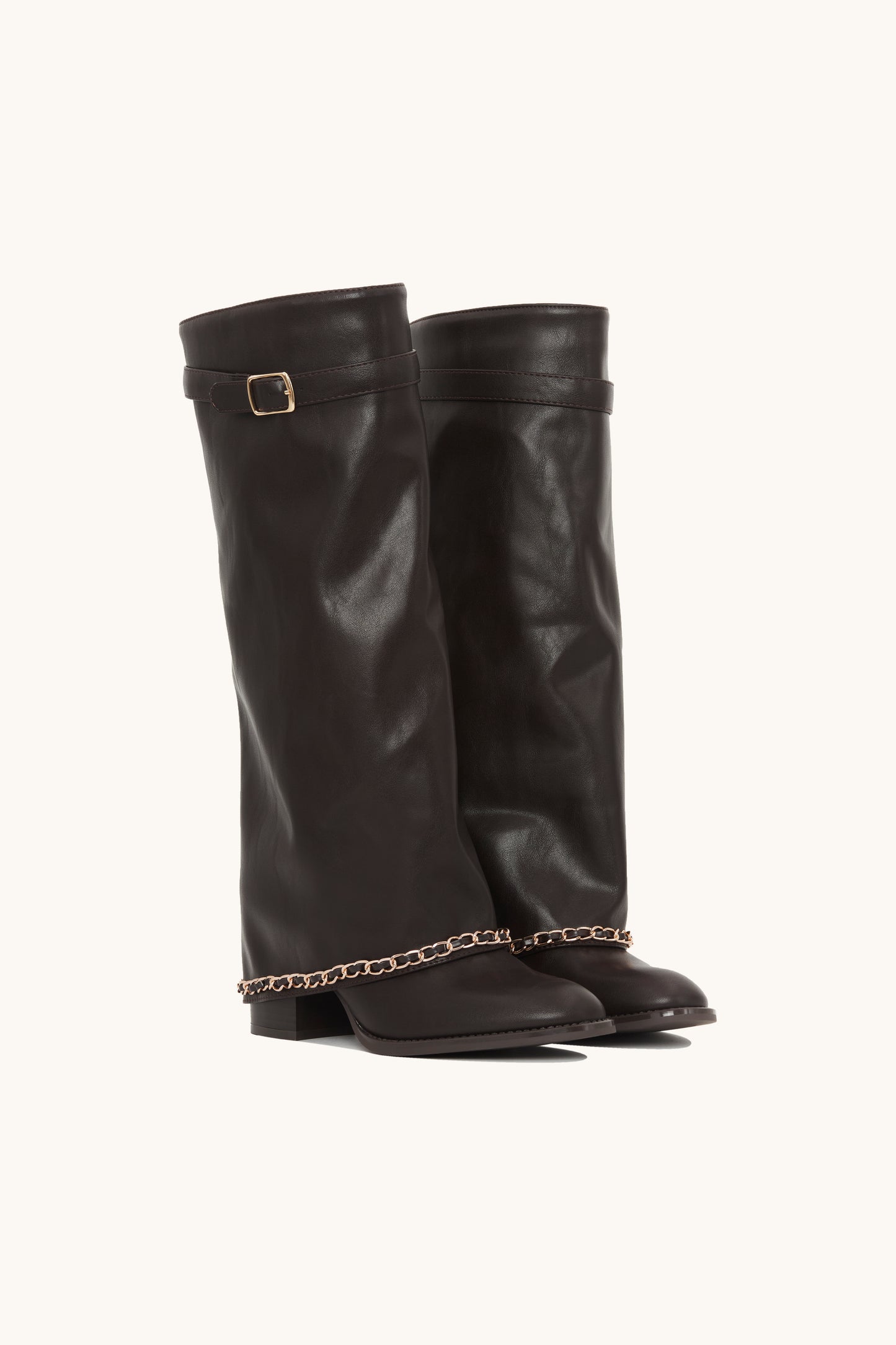 Bottes marron à revers avec détail chaînette dorée