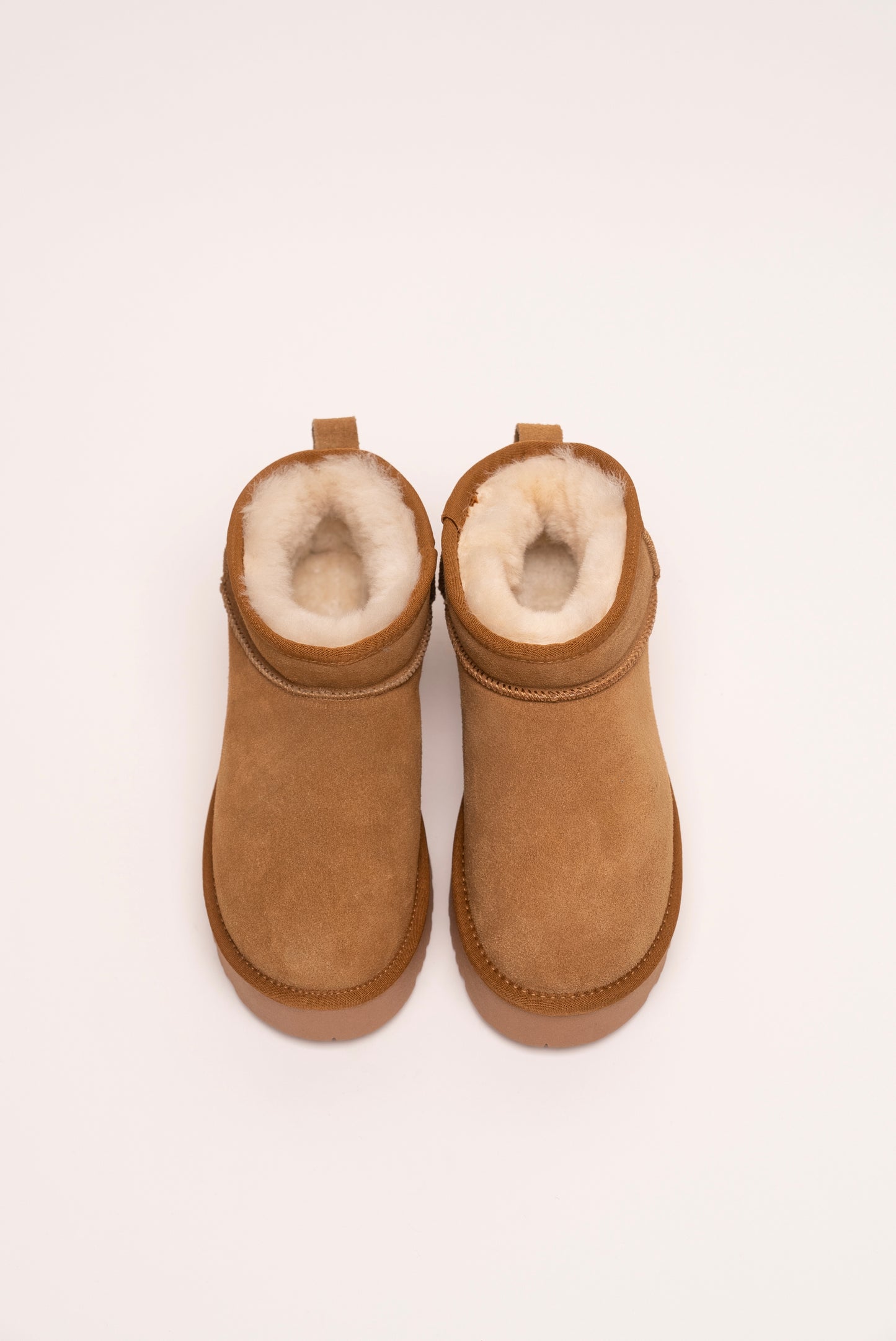 Bottines à plateforme en cuir et fourrée en laine camel