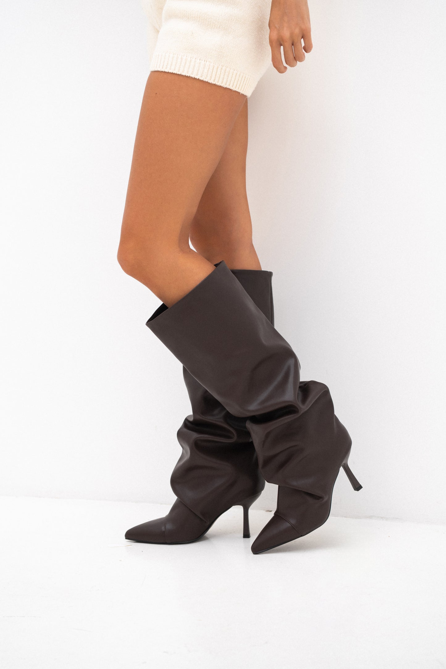 Bottes plissées marrons à talon aiguille - Tina