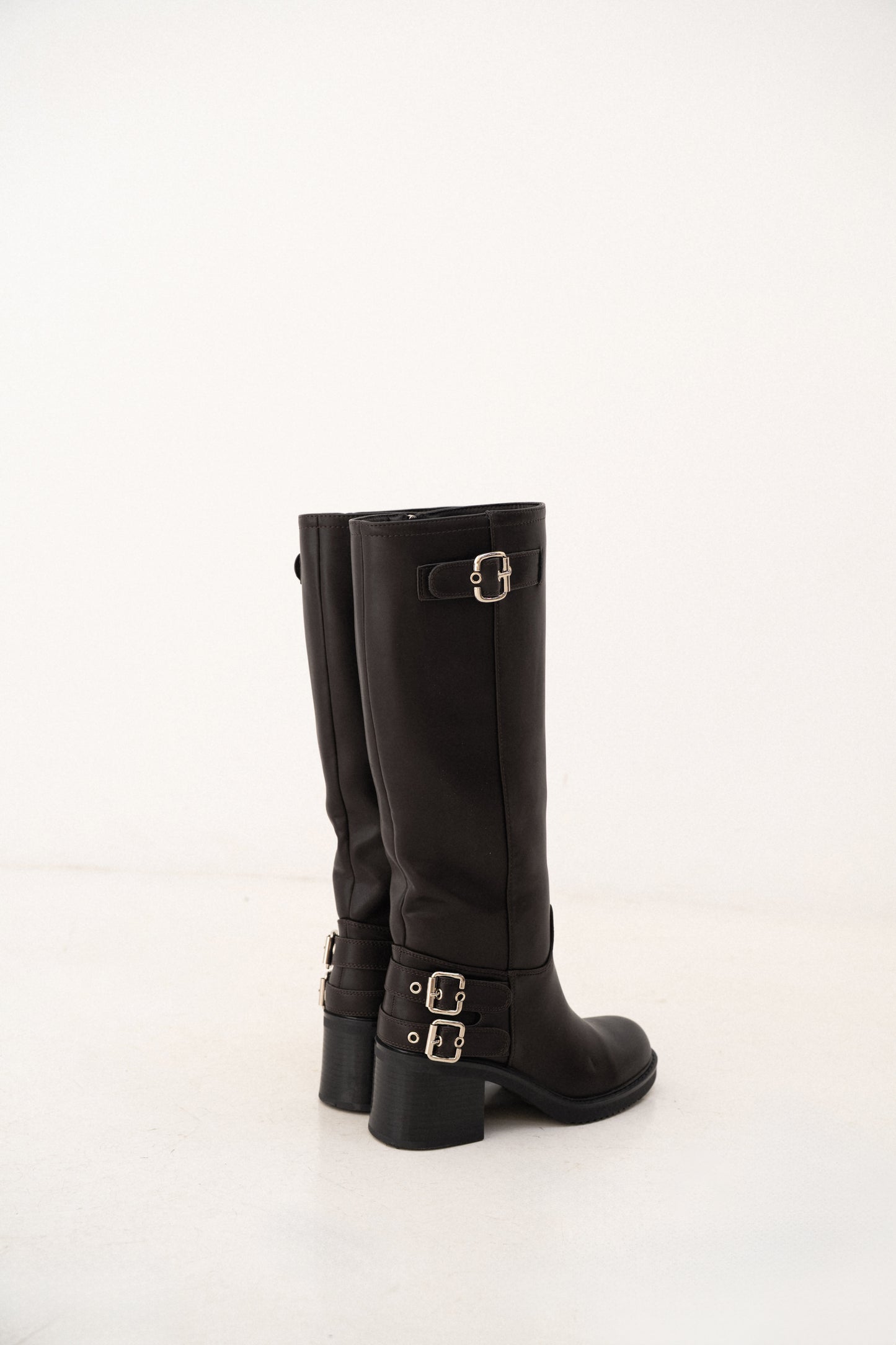 Bottes cavalières marron à talon et boucles argentées - Holly