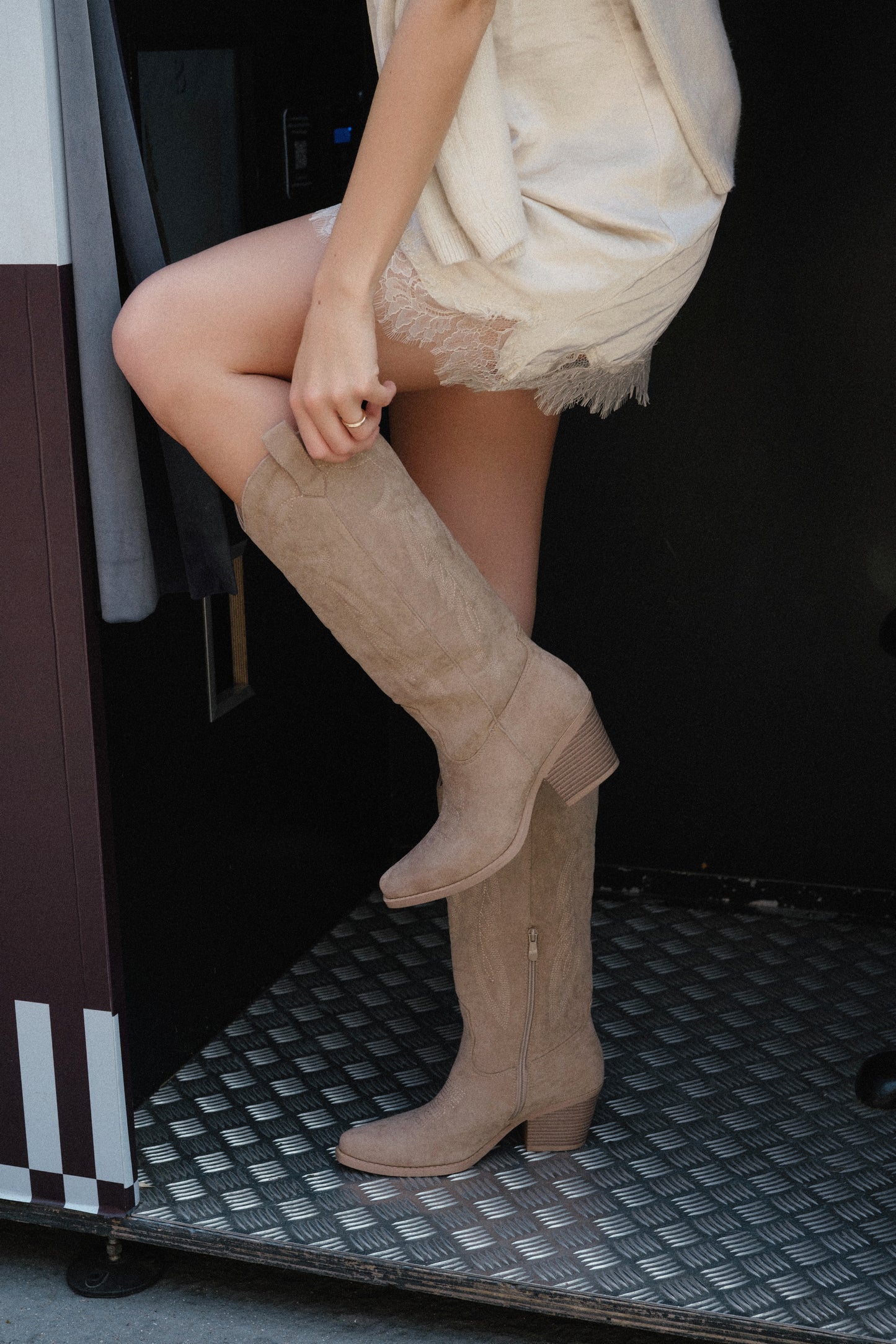 Santiags western beiges en suédine - Lucy
