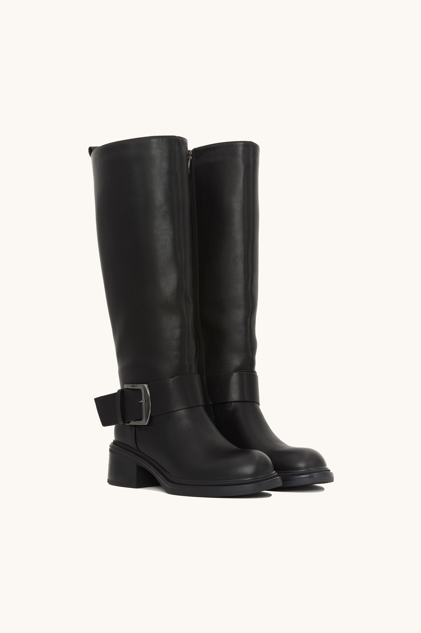 Bottes cavalières noires avec boucle dorée
