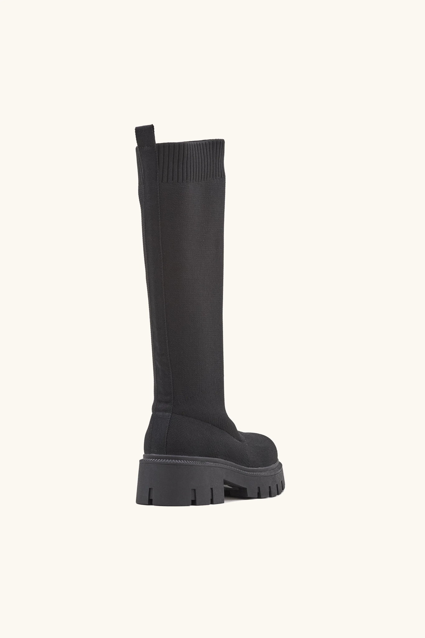Bottes noires chaussettes sales