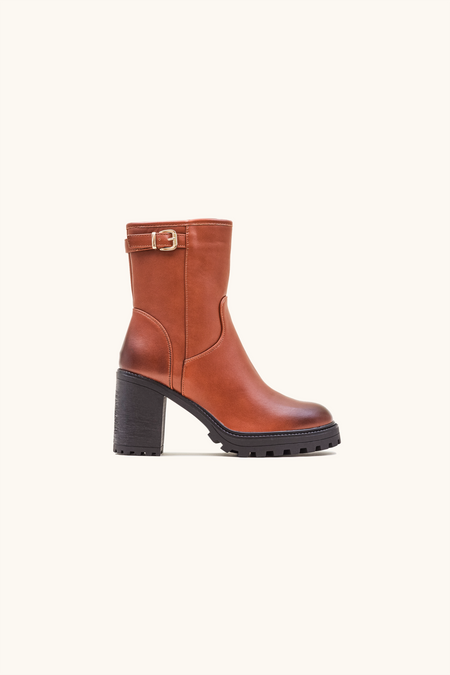 Camel strap boots